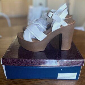Refresh White Double Crisscross Jackie Platform Sandal Heel Size 6.5